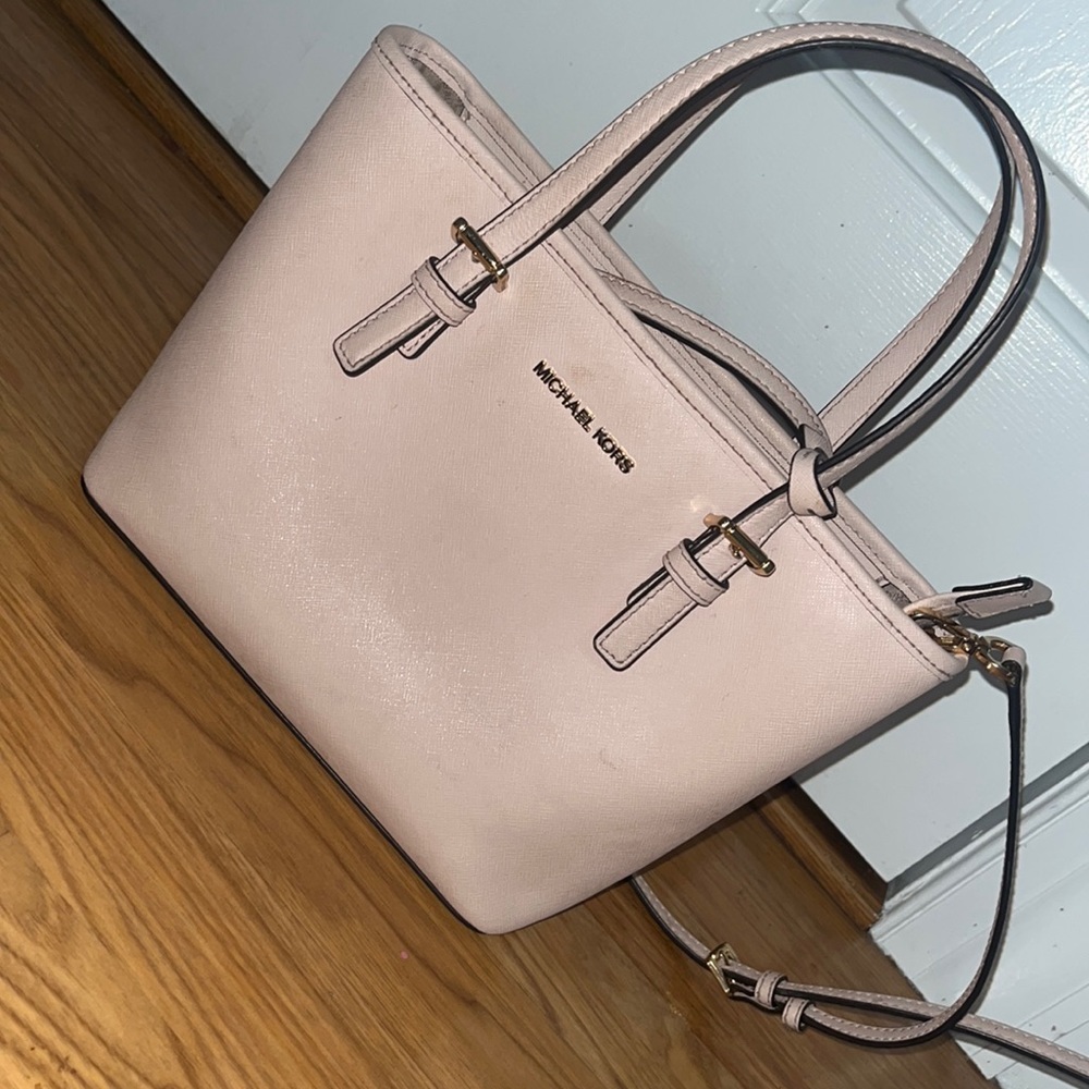 MICHAEL KORS CROSSBODY
Jet Set Travel